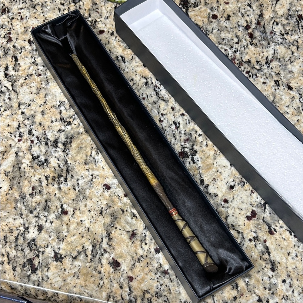 Universal Studios Ollivanders Birch Wand (Interactive)